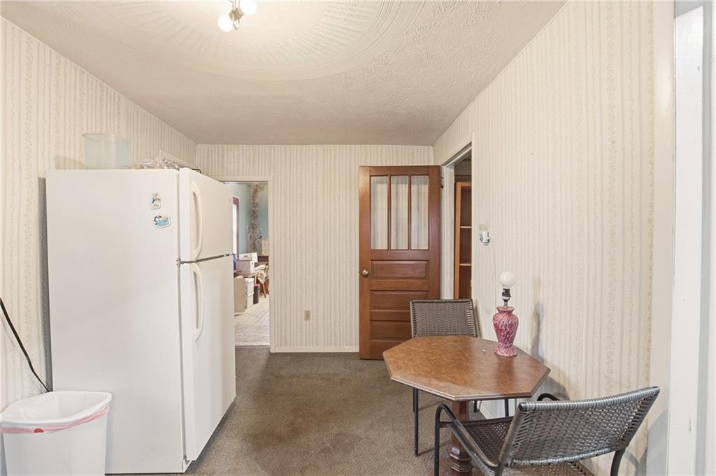 119 Union Street Salisbury, PA 15558 - Photo 16 of 33 a living room with furniture and a window