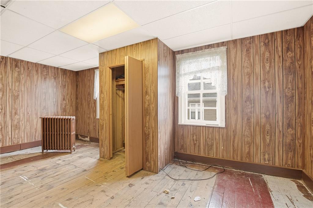 119 Union Street Salisbury, PA 15558 - Photo 25 of 33 an empty room with windows