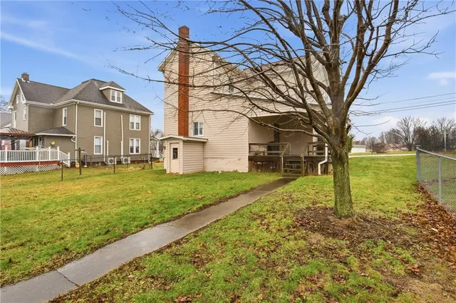 a front view of house with yard