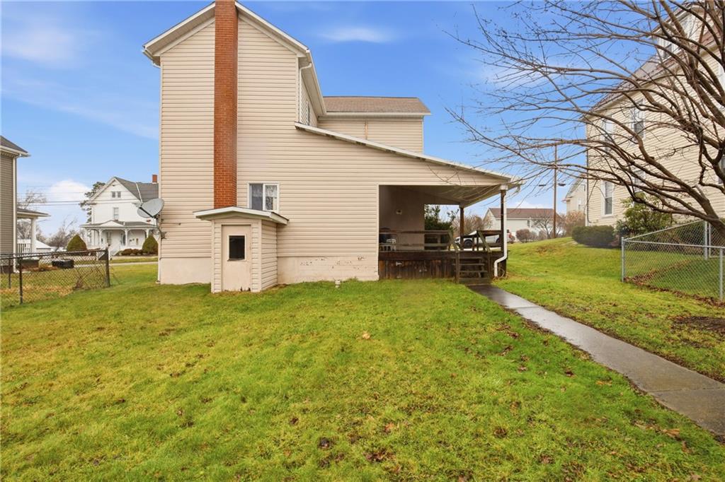 119 Union Street Salisbury, PA 15558 - Photo 30 of 33 a front view of house with yard