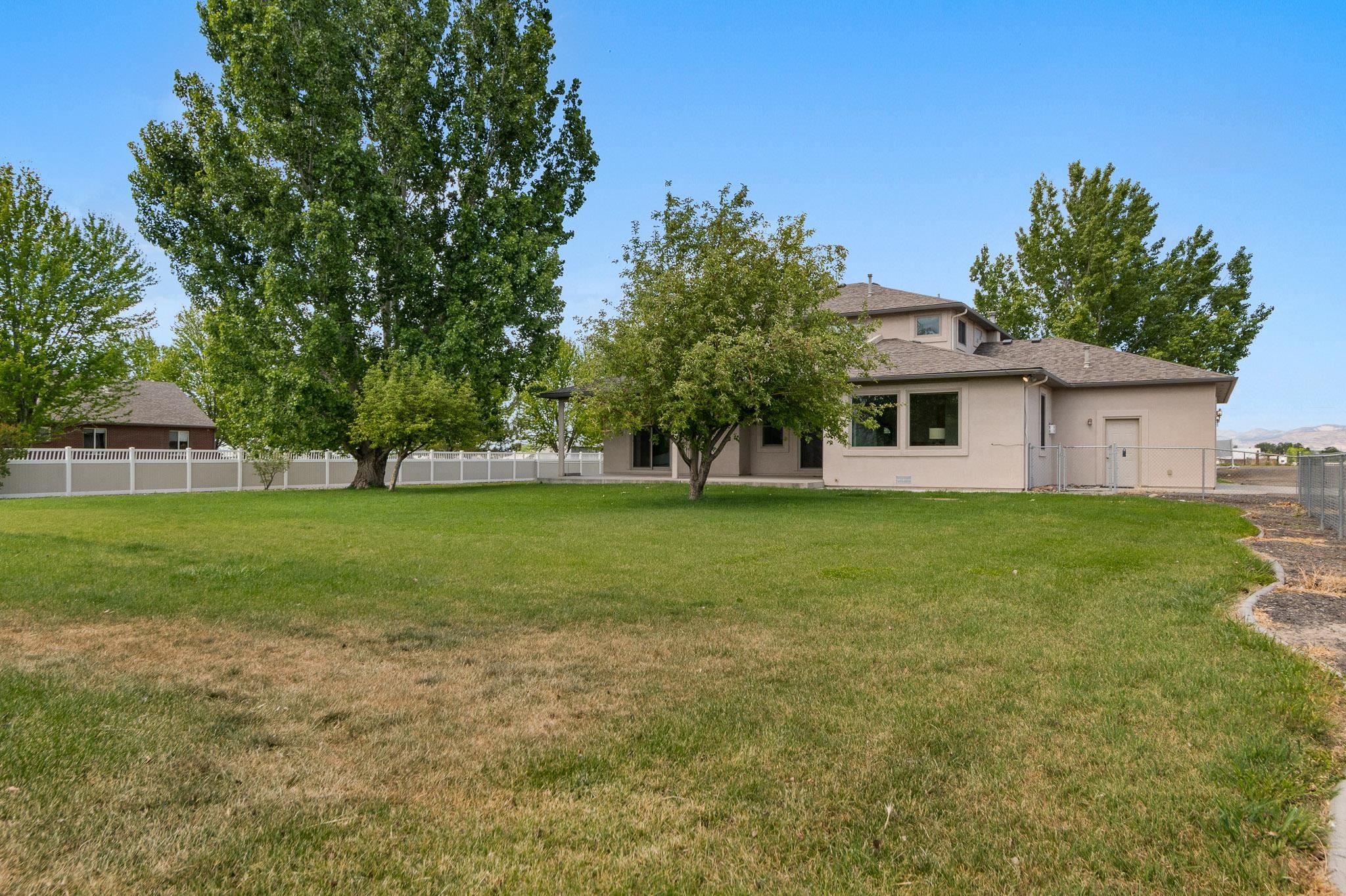 2107 I I- 1/2 Road Grand Junction, CO 81505 - Photo 36 of 42 a front view of house with a garden