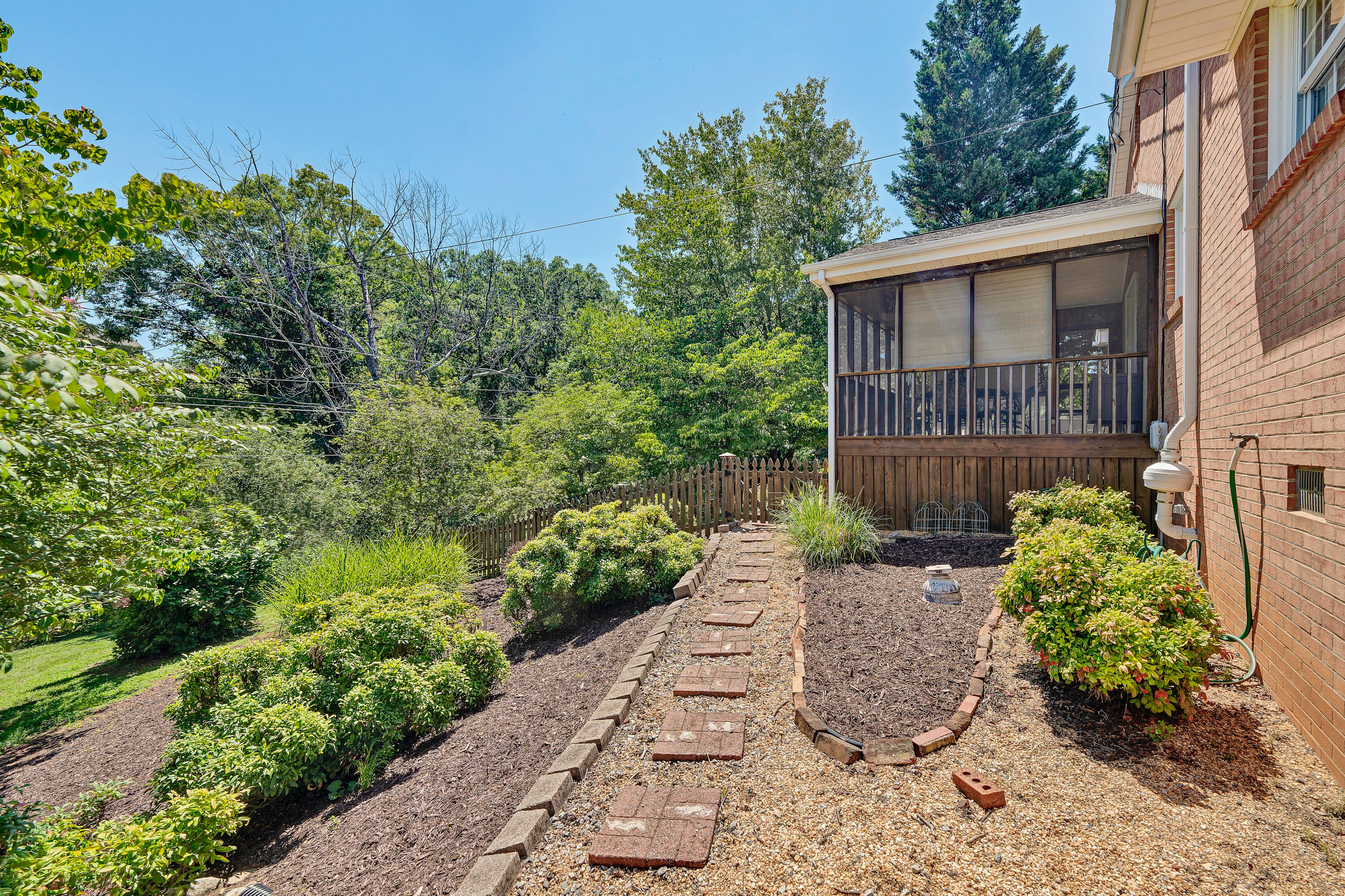 235 Diamond Road Salem, VA 24153 - Photo 36 of 59 Left Sife of house