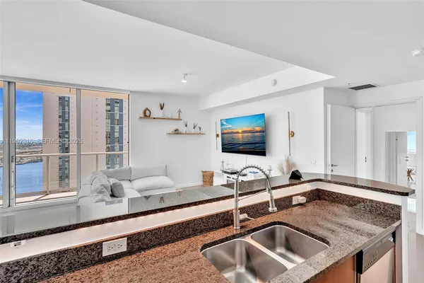 $4,800 | 300 South Biscayne Boulevard, Unit 2916, Miami, FL 33131