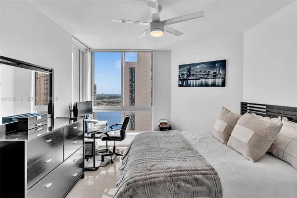 $4,800 | 300 South Biscayne Boulevard, Unit 2916, Miami, FL 33131