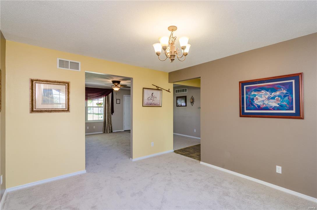153 Picketts Run O'Fallon, IL 62269 - Photo 5 of 34