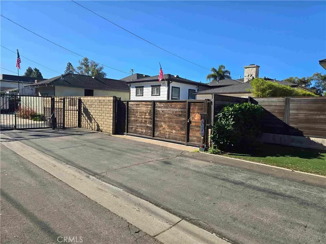 $1,195 | 4309 North Country Club Lane, Long Beach, CA 90807