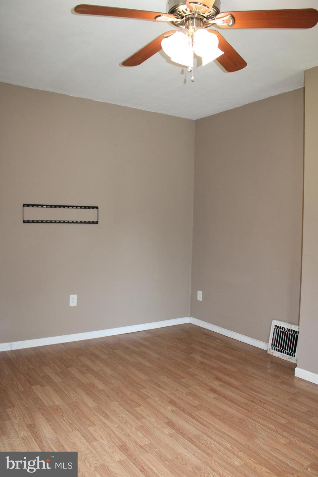 550 Winifred Road Cumberland, MD 21502 - Photo 29 of 81 Living Room View 5