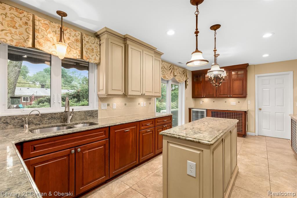 24012 Glen Ridge Court Novi, MI 48375 - Photo 11 of 27