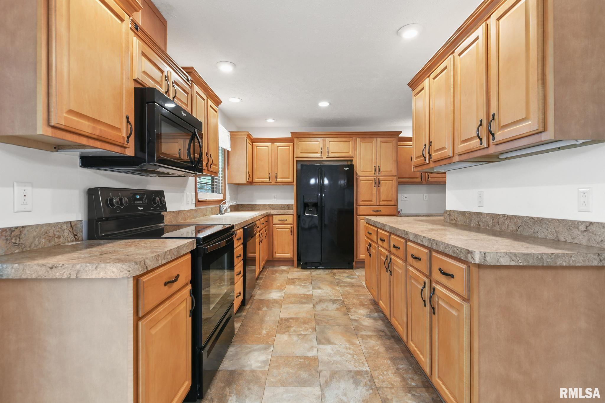 2800 Vía Rosso, Unit 515 Springfield, IL 62703 - Photo 12 of 28 Gallery Image 12