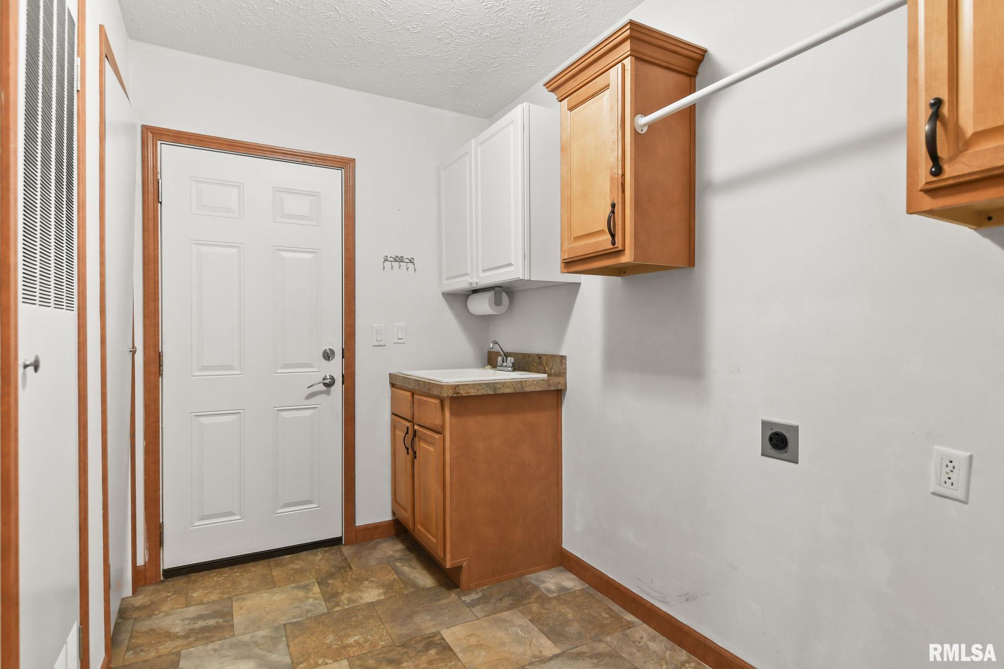 2800 Vía Rosso, Unit 515 Springfield, IL 62703 - Photo 27 of 28 Gallery Image 27