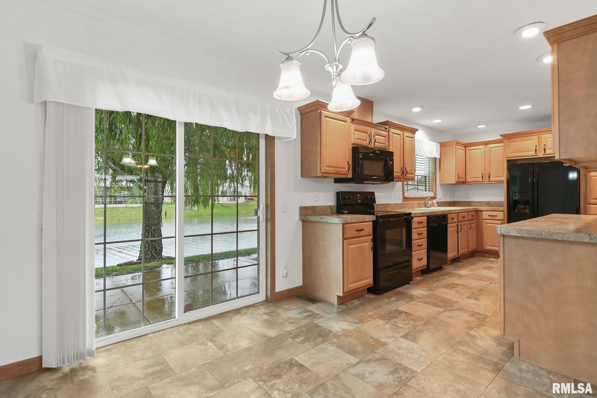 2800 Vía Rosso, Unit 515 Springfield, IL 62703 - Photo 9 of 28 Gallery Image 9