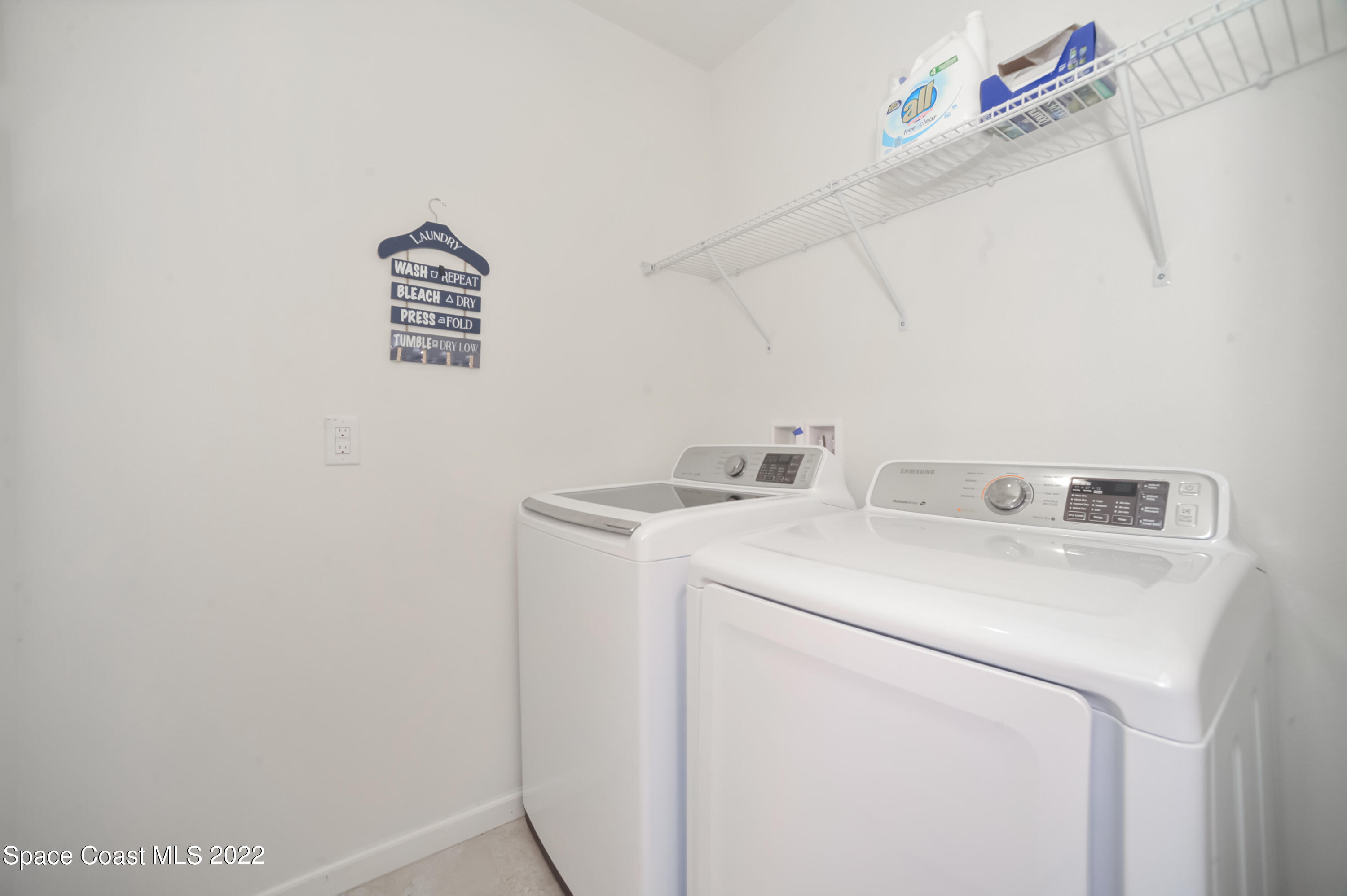 4720 Pagosa Springs Circle Melbourne, FL 32901 - Photo 22 of 24 a utility room with dryer and washer