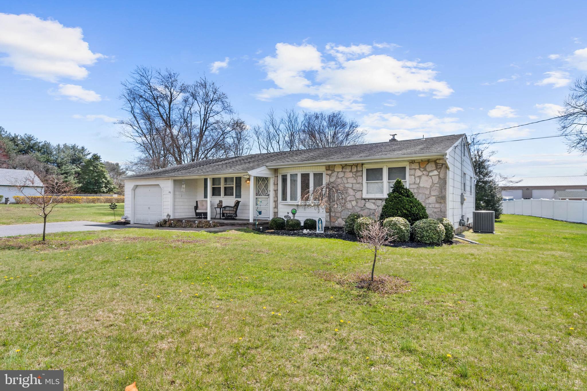 310 Fish Pond Road Glassboro, NJ 08028 - Photo 2 of 28