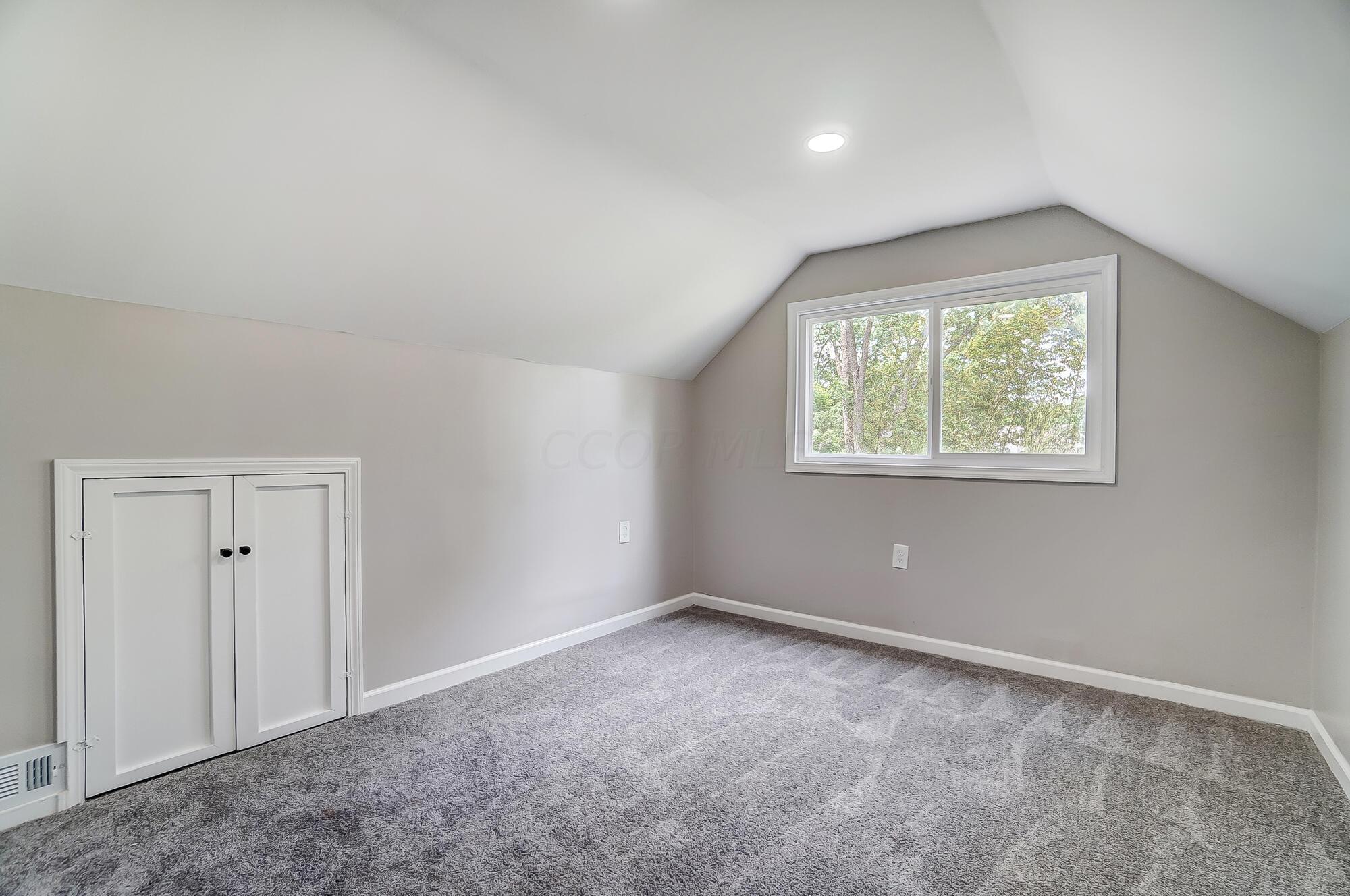 1925 Ferris Road Columbus, OH 43224 - Photo 28 of 45 040