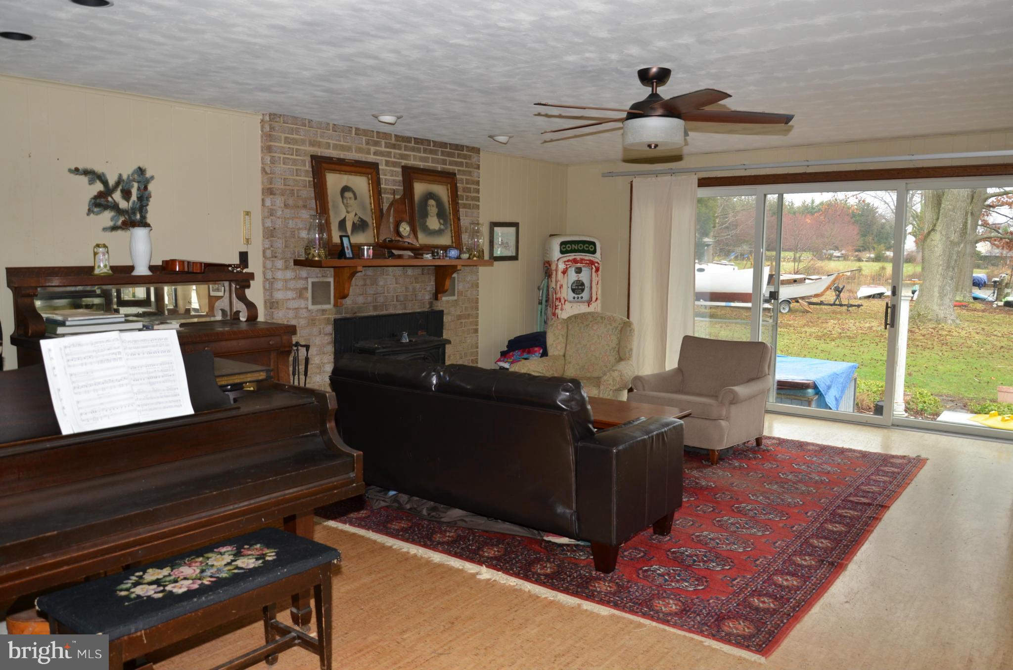 1057 Carrs Wharf Road Edgewater, MD 21037 - Photo 5 of 29 Family Room