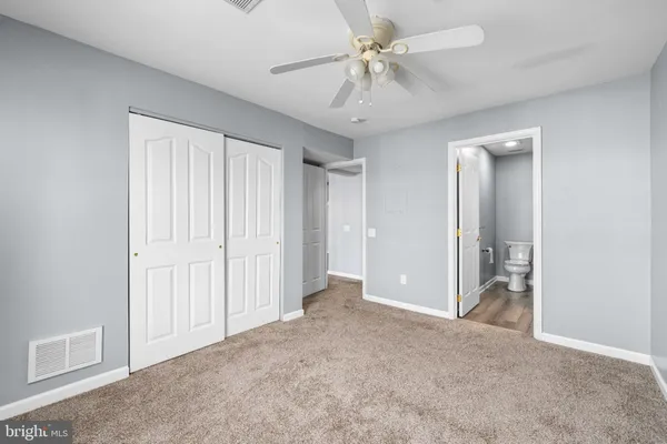an empty room with fan and a ceiling fan