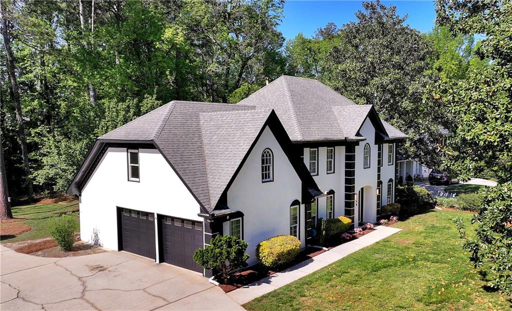 a house view with a outdoor space