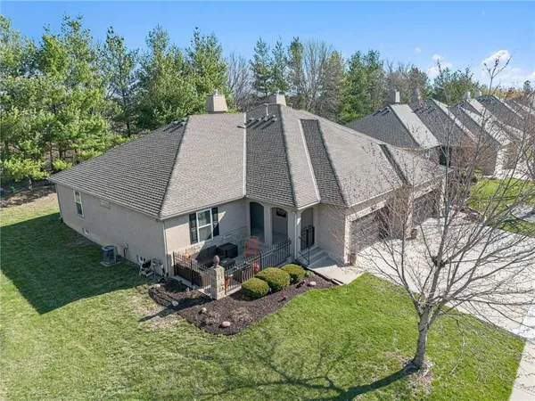 $389,500 | 4005 Southwest Homestead Drive, Lee's Summit, MO 64082