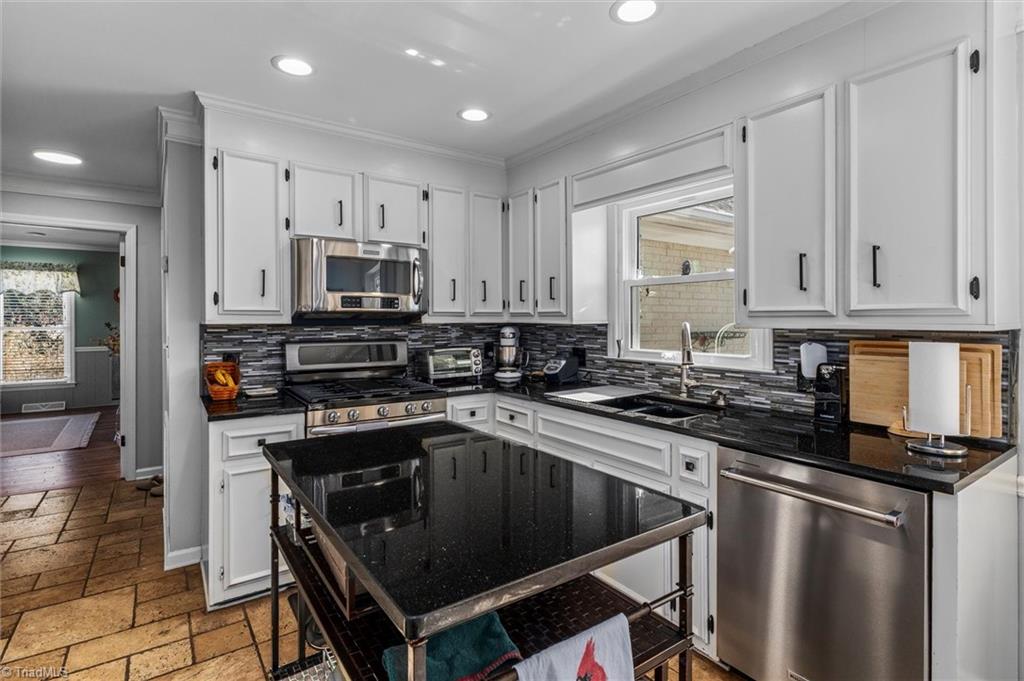 140 Quail Run Road Mount Airy, NC 27030 - Photo 9 of 38