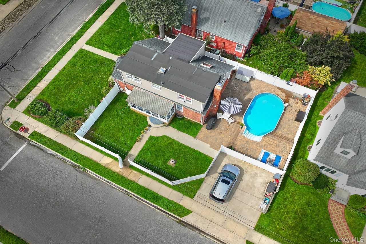 102 Roxbury Road South Franklin Square, NY 11010 - Photo 30 of 31 Gallery Image 30