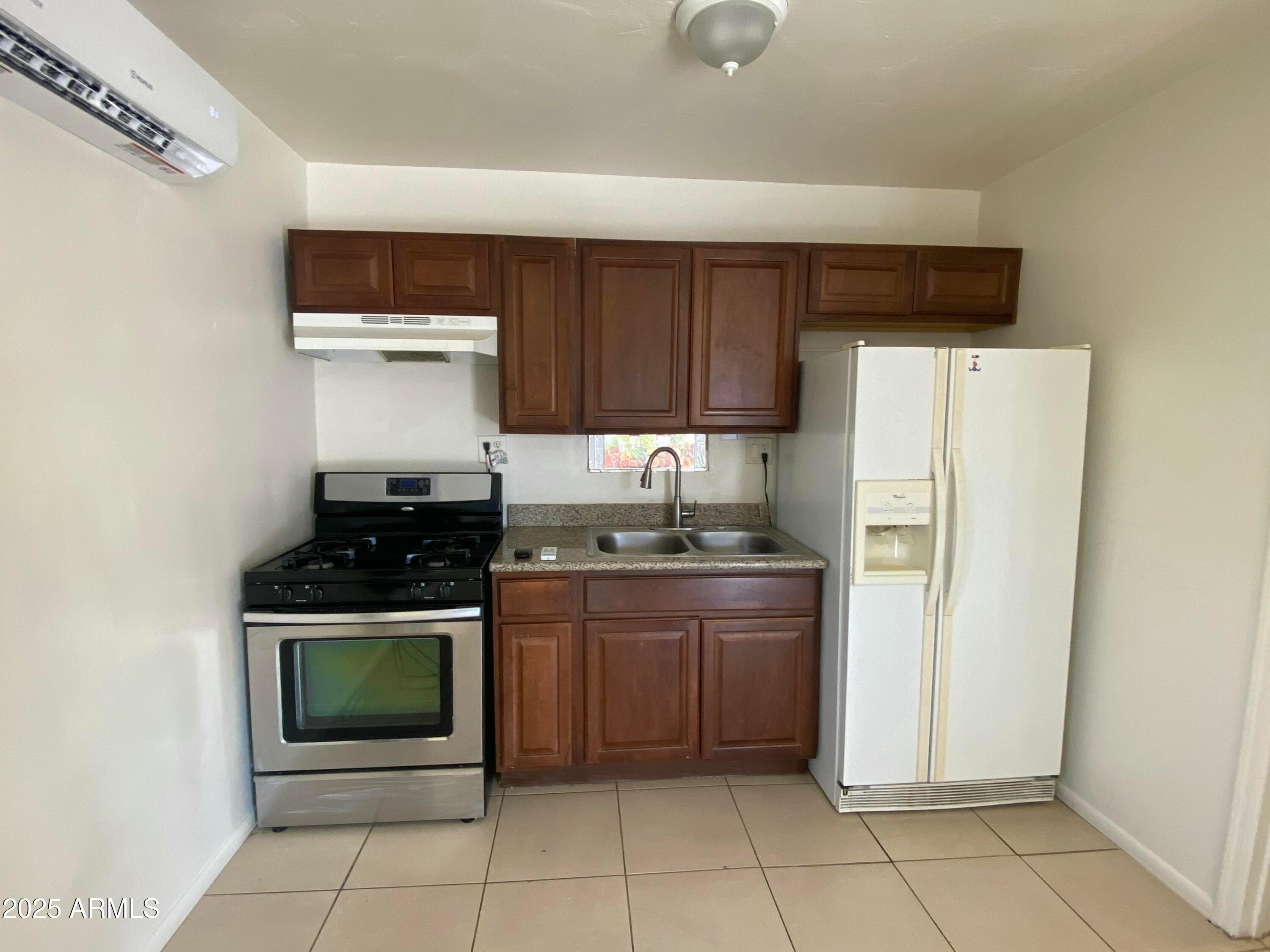 3810 North 9th Place, Unit 1 Phoenix, AZ 85014 - Photo 3 of 7 a kitchen with a stove top oven and cabinets
