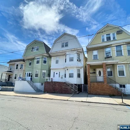 $2,095 | 138 Hoyt Street, Unit 1, Kearny, NJ 07032