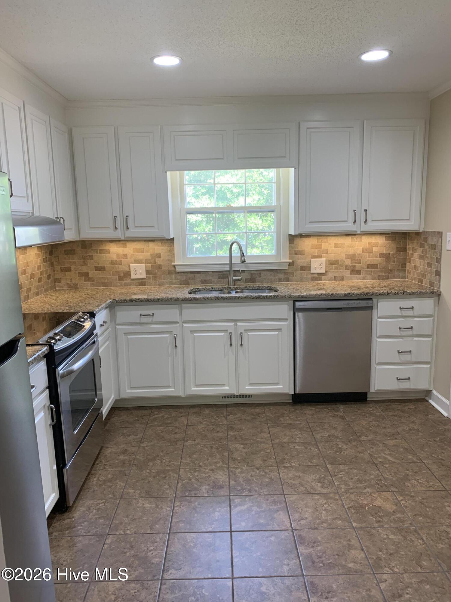 1129 Strawbush Road Rocky Mount, NC 27804 - Photo 10 of 28 Stainless appliances