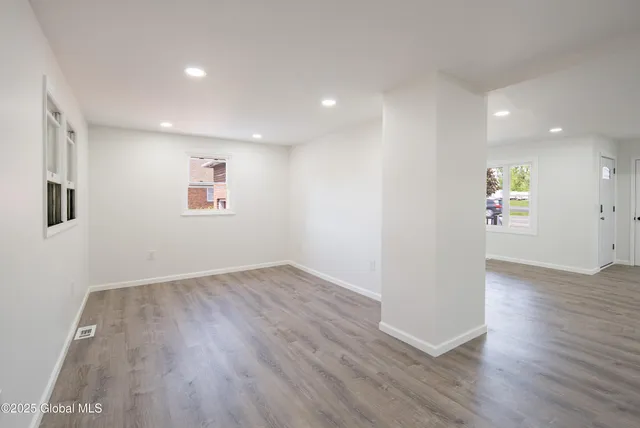 $449,900 | 135 Freemans Bridge Road, Glenville, NY 12302