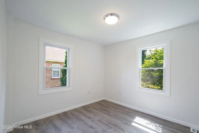 $449,900 | 135 Freemans Bridge Road, Glenville, NY 12302