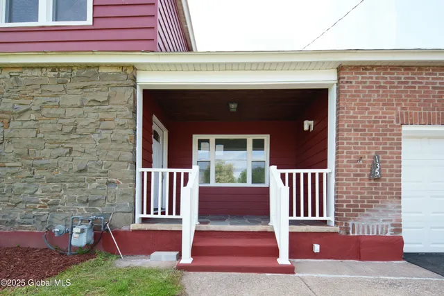 $449,900 | 135 Freemans Bridge Road, Glenville, NY 12302