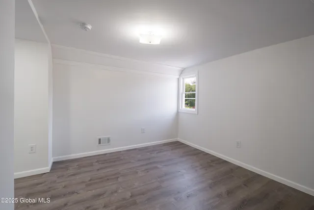 $449,900 | 135 Freemans Bridge Road, Glenville, NY 12302