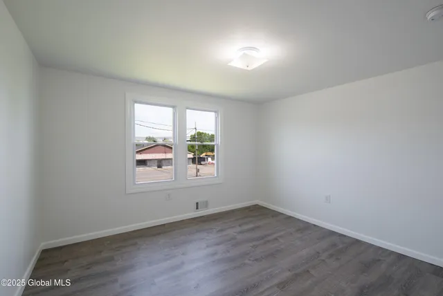 $449,900 | 135 Freemans Bridge Road, Glenville, NY 12302