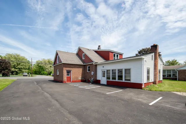 $449,900 | 135 Freemans Bridge Road, Glenville, NY 12302