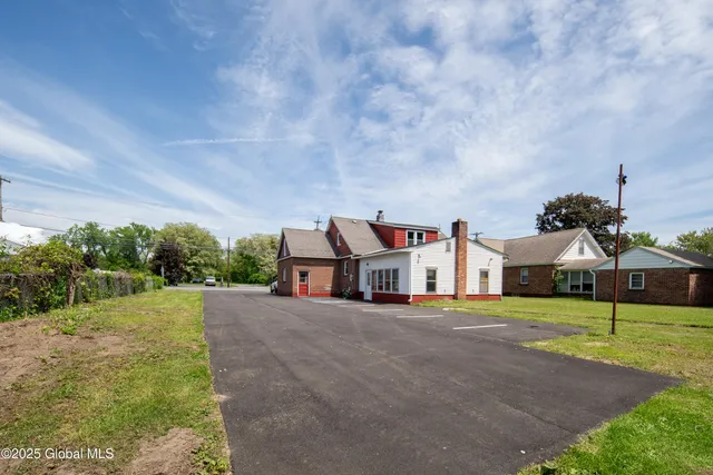 $449,900 | 135 Freemans Bridge Road, Glenville, NY 12302