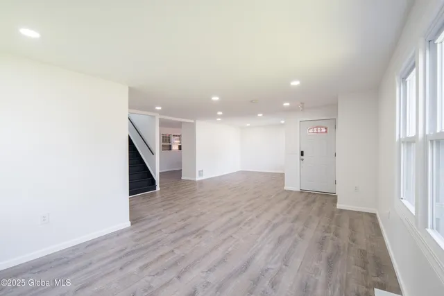 $449,900 | 135 Freemans Bridge Road, Glenville, NY 12302