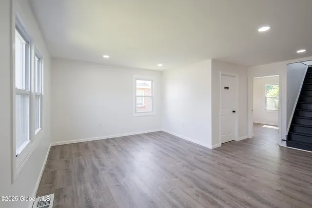 $449,900 | 135 Freemans Bridge Road, Glenville, NY 12302