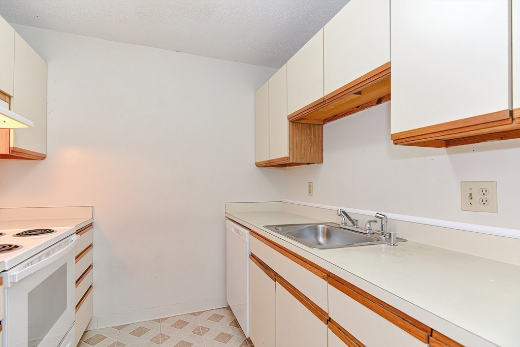 1811 Franklin Crossing Road, Unit 1811 Franklin, MA 02038 - Photo 16 of 31