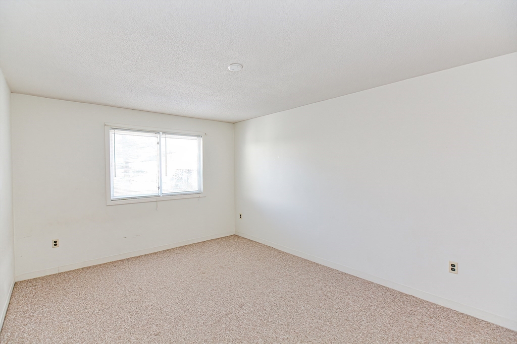 1811 Franklin Crossing Road, Unit 1811 Franklin, MA 02038 - Photo 21 of 31 a view of an empty room with a window