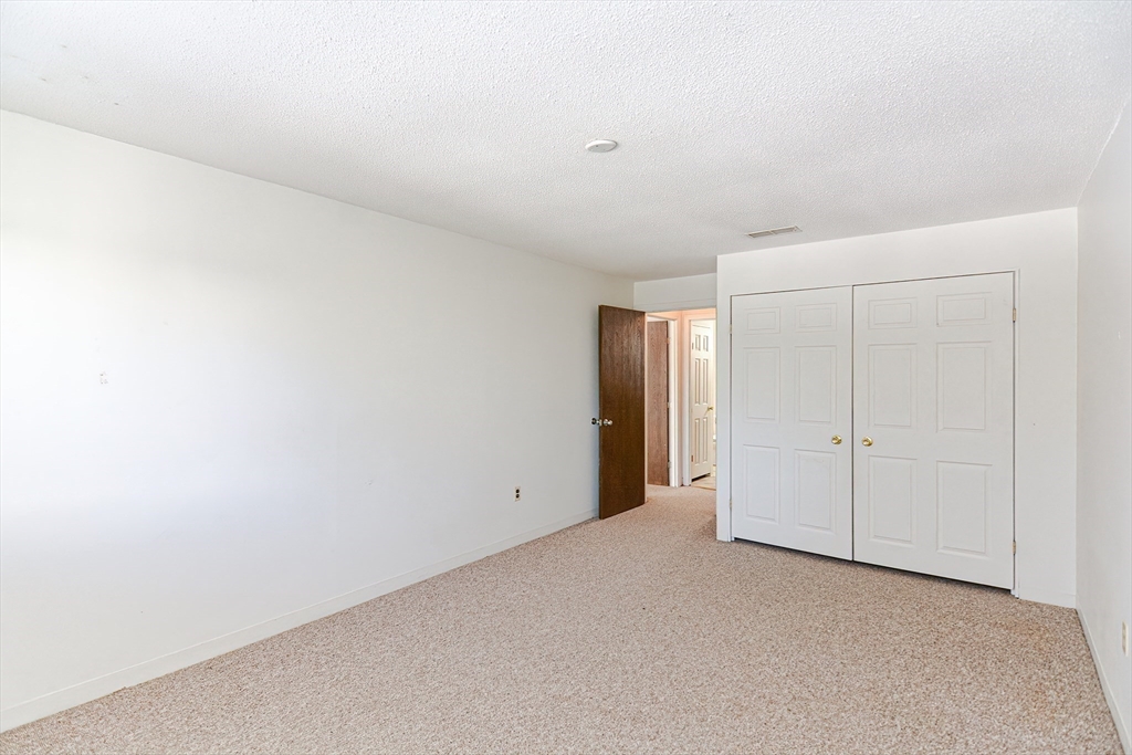 1811 Franklin Crossing Road, Unit 1811 Franklin, MA 02038 - Photo 22 of 31 a view of an empty room