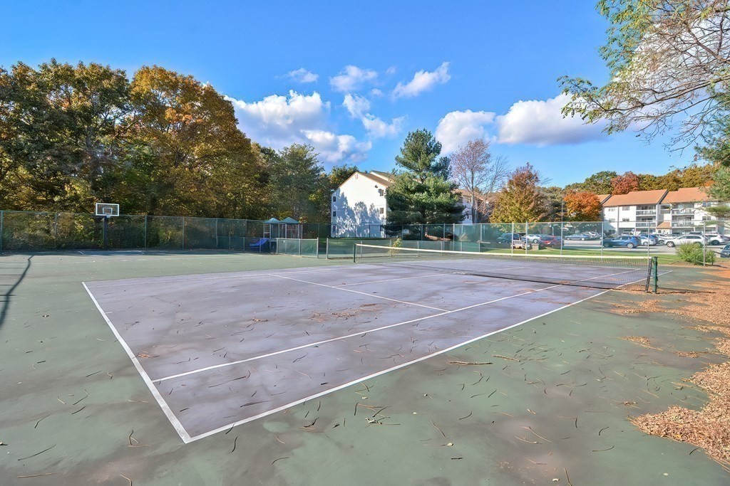 1811 Franklin Crossing Road, Unit 1811 Franklin, MA 02038 - Photo 4 of 31 a view of a basketball court