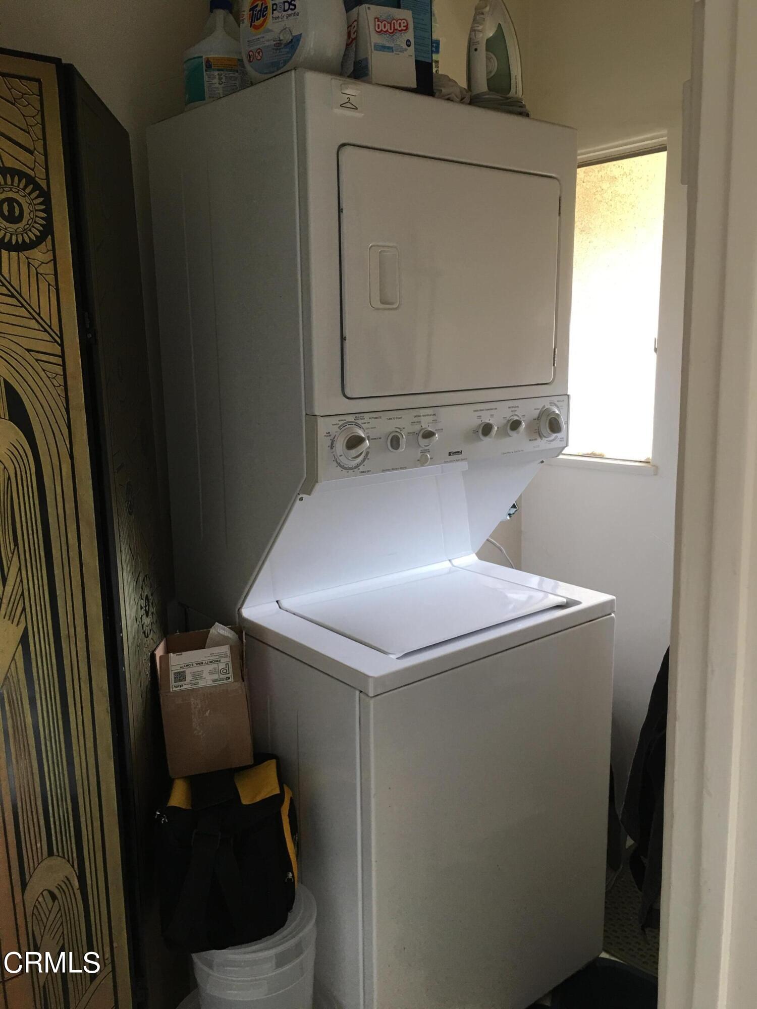 927 Atchison Street Pasadena, CA 91104 - Photo 12 of 13 a utility room with dryer and washer