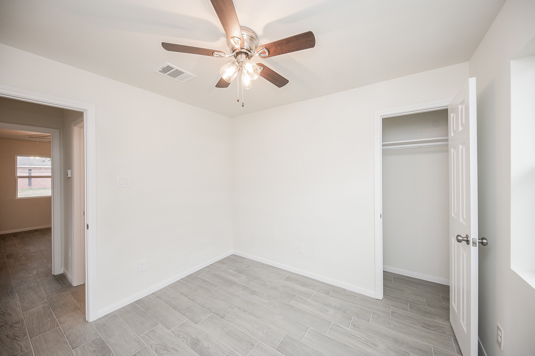 5042 Mallow Street, Unit B Houston, TX 77033 - Photo 10 of 13