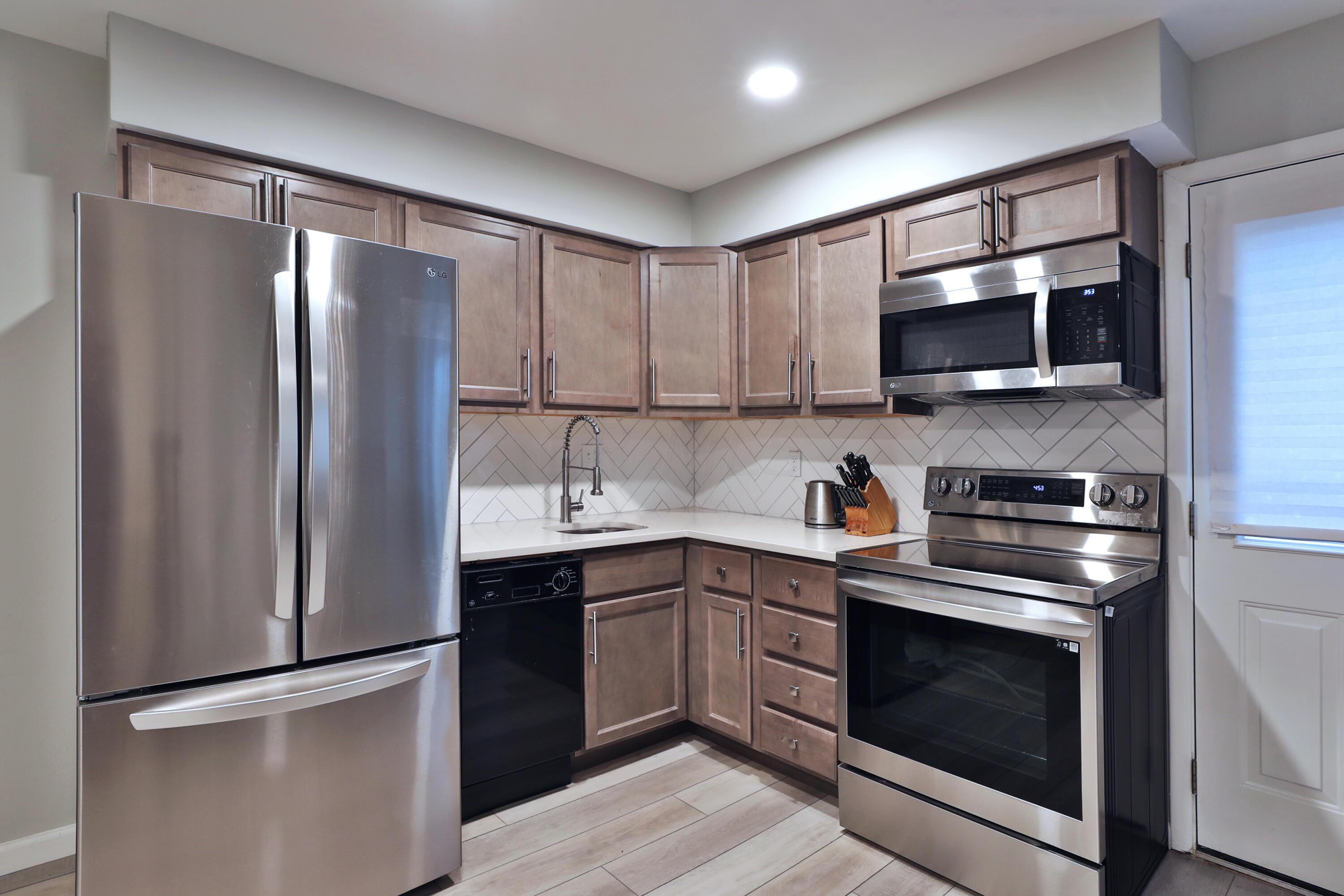 5720 Beechcroft Road, Unit D Columbus, OH 43229 - Photo 6 of 33 5720-Beechcroft-UnitD-07