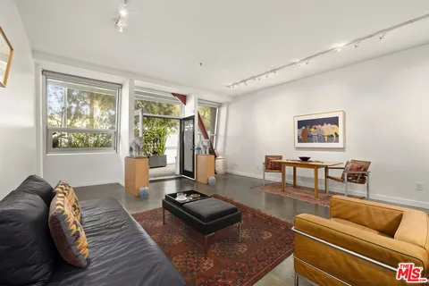 $1,200,000 | 615 Hampton Drive, Unit B104, Venice, CA 90291