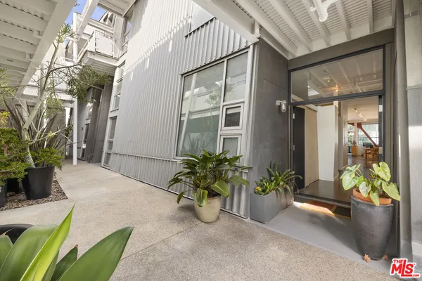 $1,200,000 | 615 Hampton Drive, Unit B104, Venice, CA 90291