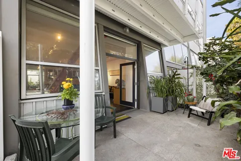 $1,200,000 | 615 Hampton Drive, Unit B104, Venice, CA 90291