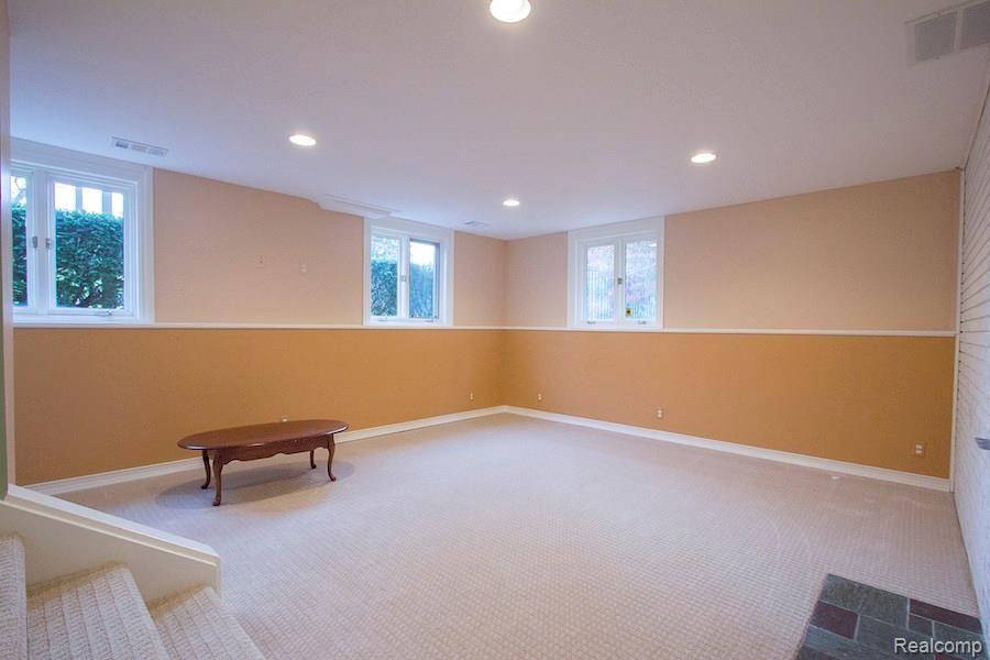 33705 Quaker Valley Road Farmington, MI 48331 - Photo 15 of 27 Lower level family room adds so much living space