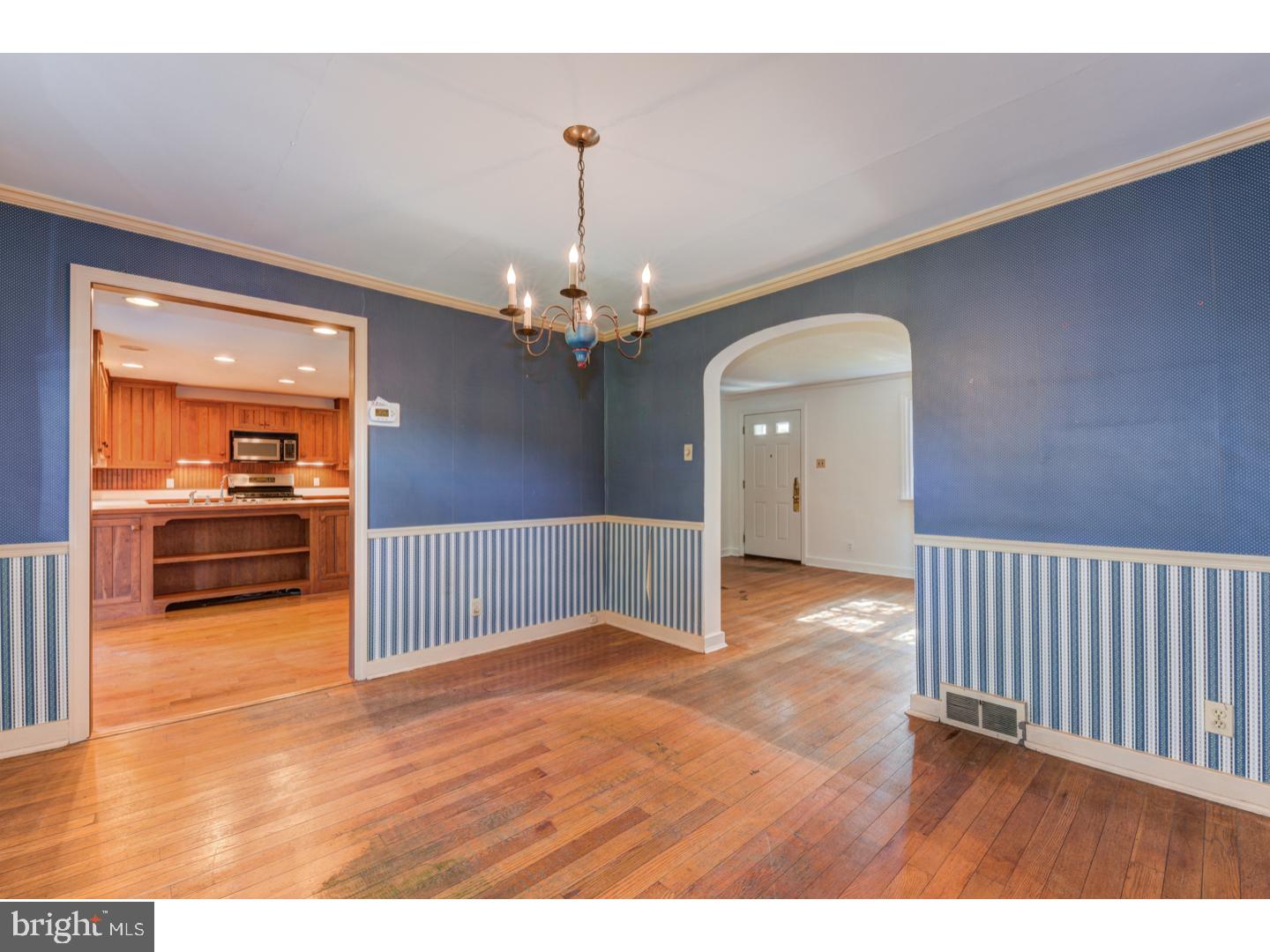403 Willow Road Oreland, PA 19075 - Photo 10 of 25 Dining Room
