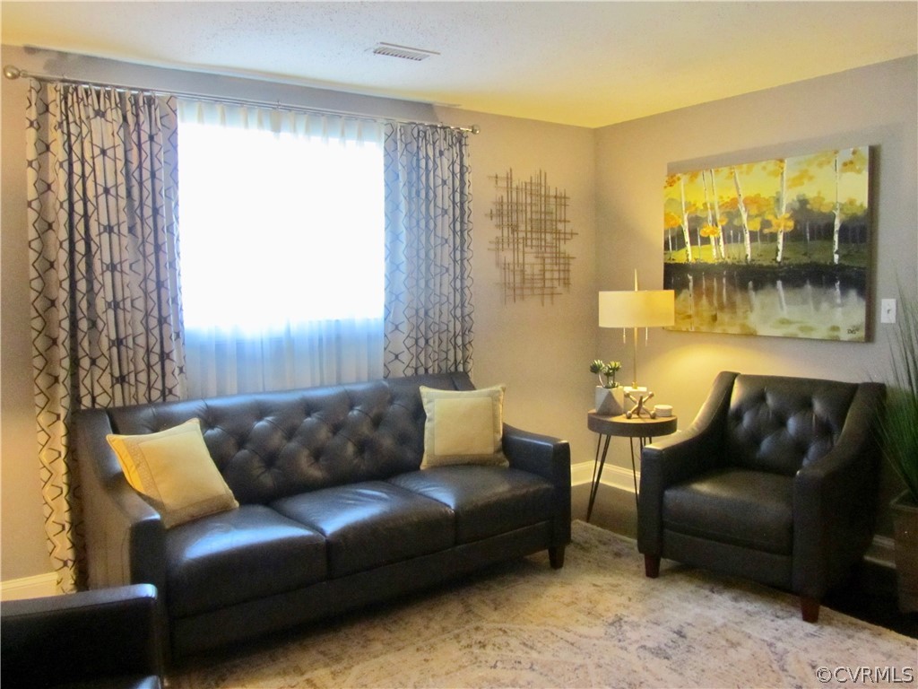 314 Buffalo Road Richmond, VA 23223 - Photo 14 of 24 Awesome Family Room