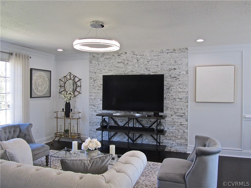 314 Buffalo Road Richmond, VA 23223 - Photo 2 of 24 Contemporary Living Room